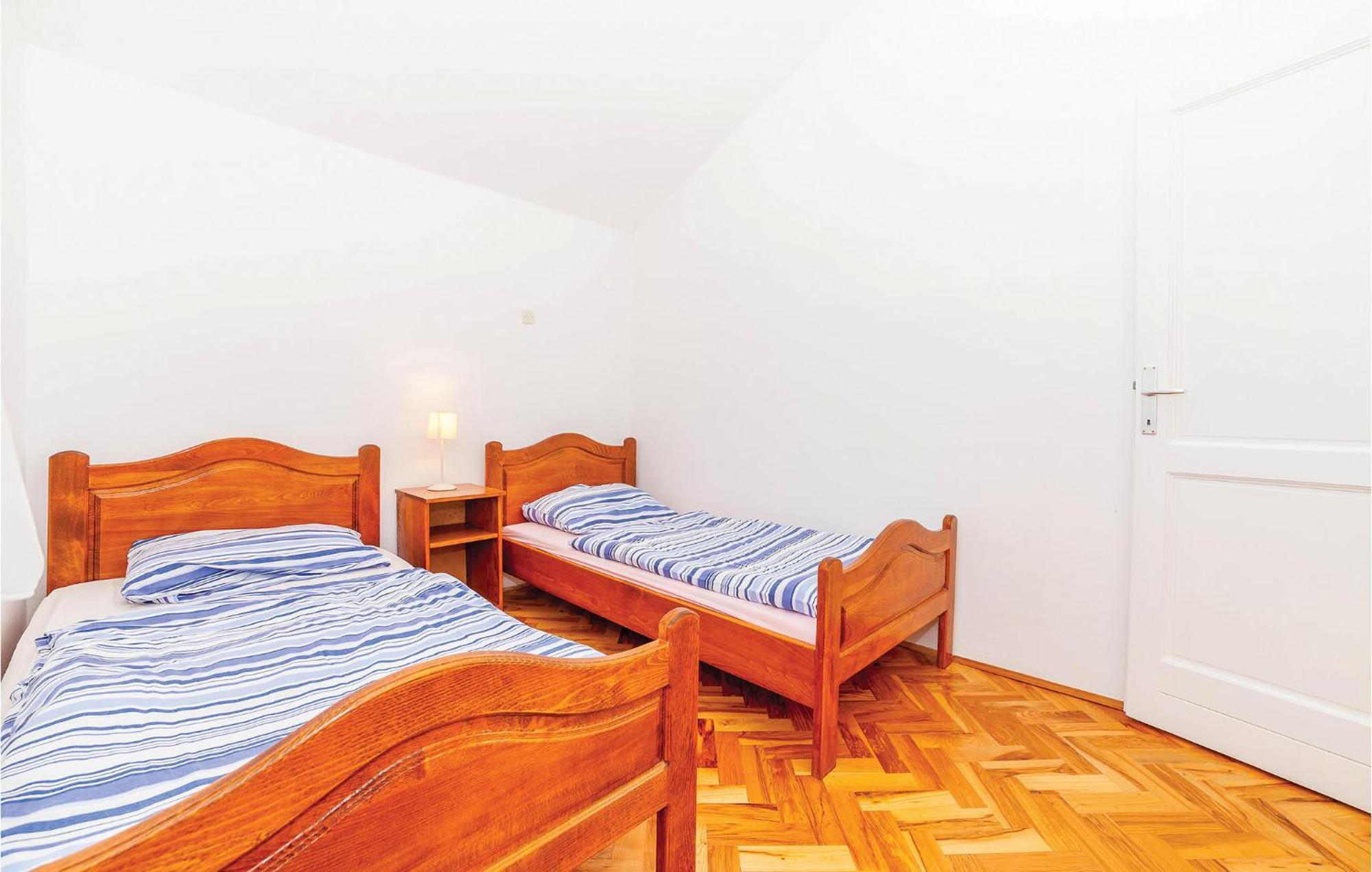 7 Bedroom Pet Friendly Home In Crni Kal Crni Kal  Exterior foto
