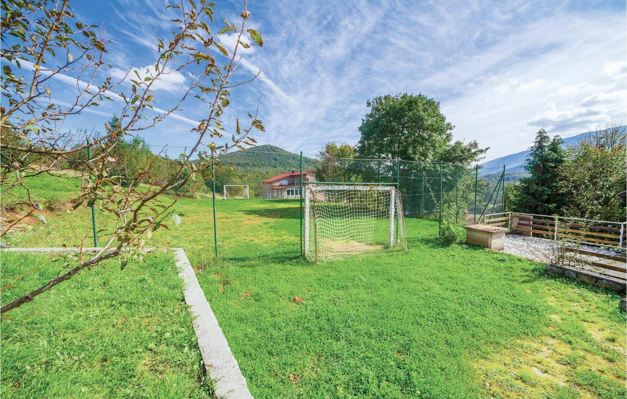 7 Bedroom Pet Friendly Home In Crni Kal Crni Kal  Exterior foto